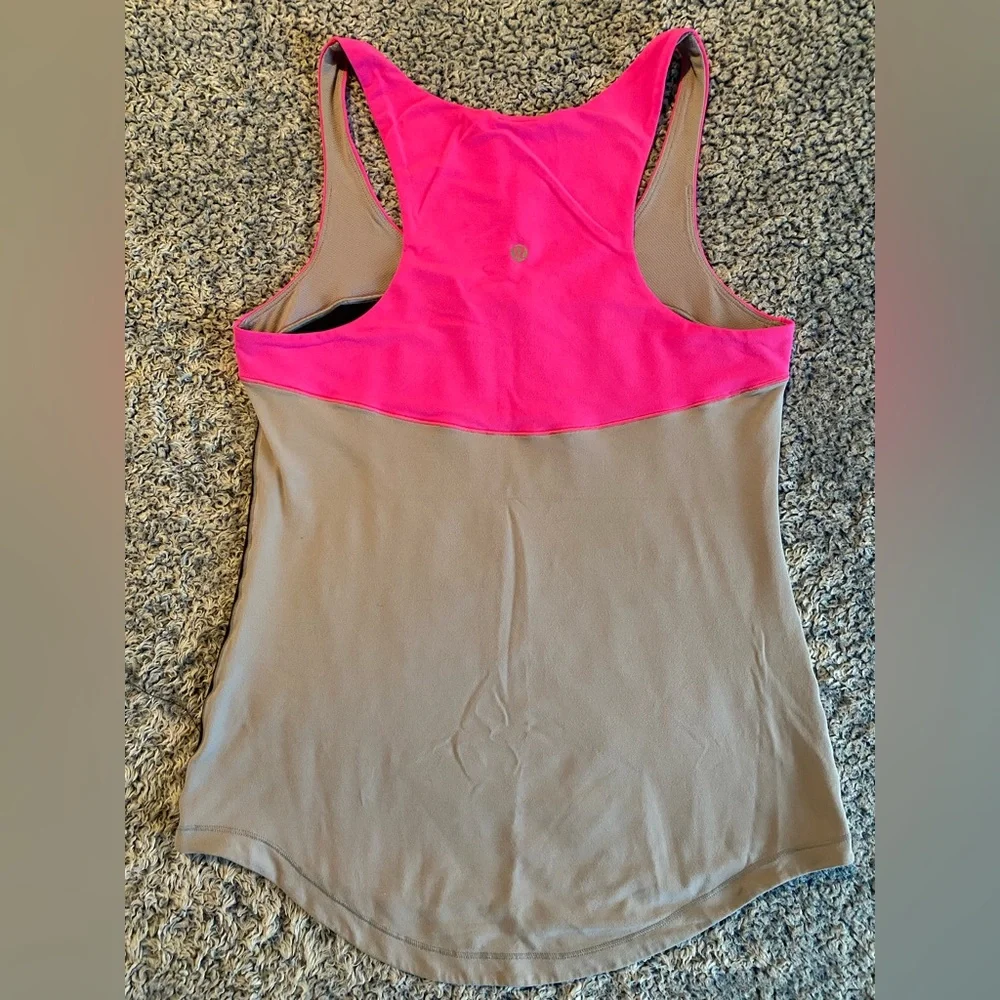 Like new ✨ Lululemon Tank - Size 6 - Picture 5 of 6